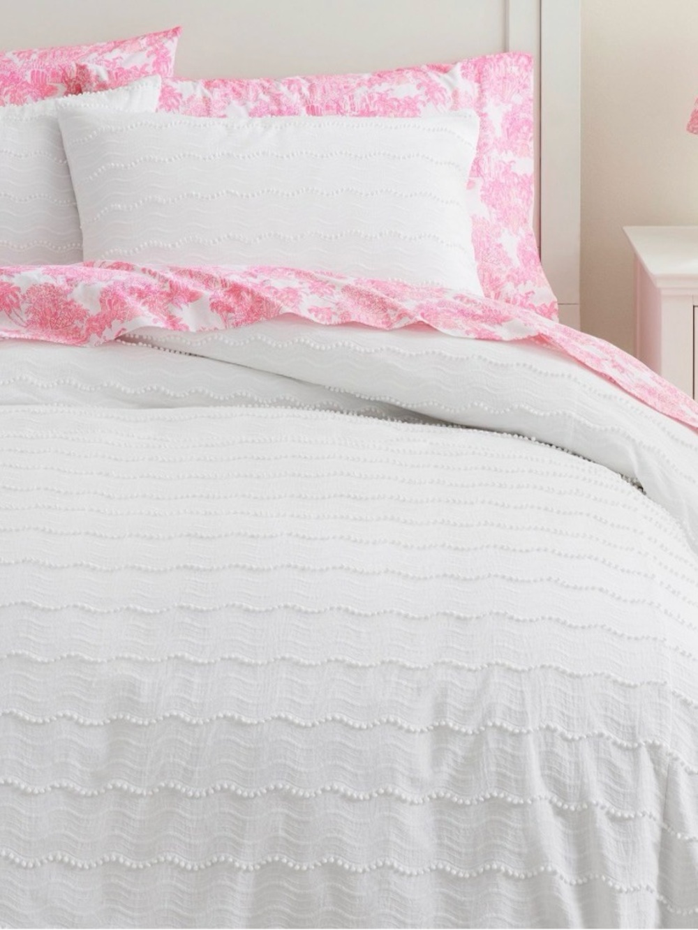 Lily Pulitzer Mini Pom Waves Duvet and Shams set (FULL/QUEEN)